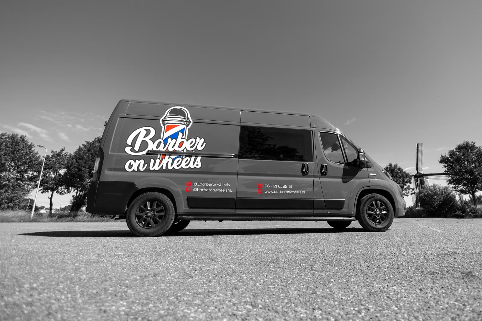De barberbus van binnen en buiten